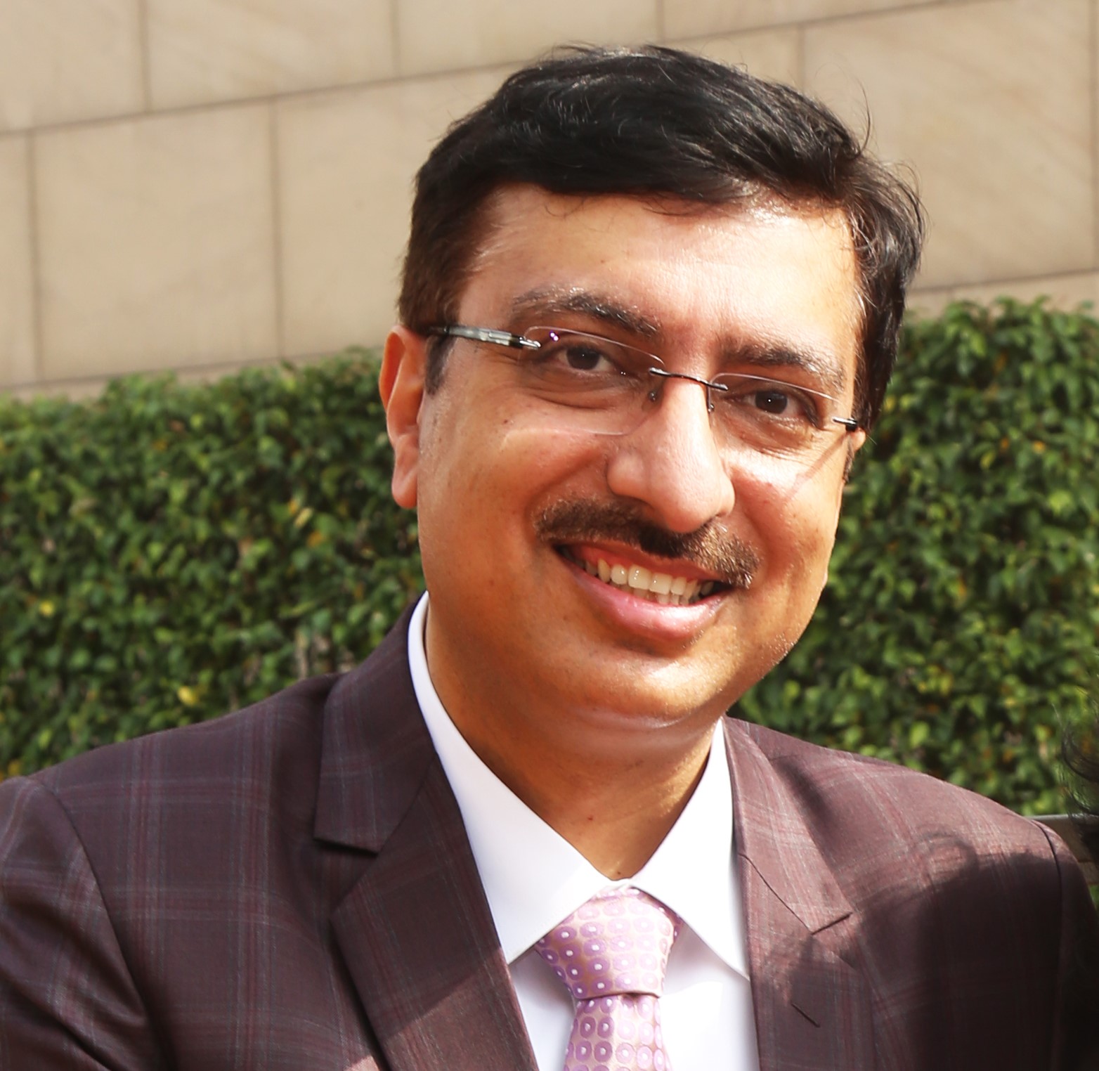 Dr Naveen Kalra